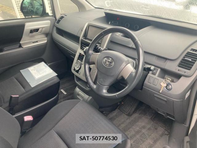 Toyota VOXY 2007-08 8851053-14