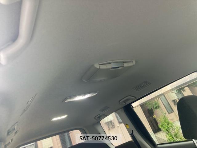 Toyota VOXY 2007-08 8851053-17