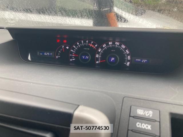 Toyota VOXY 2007-08 8851053-19