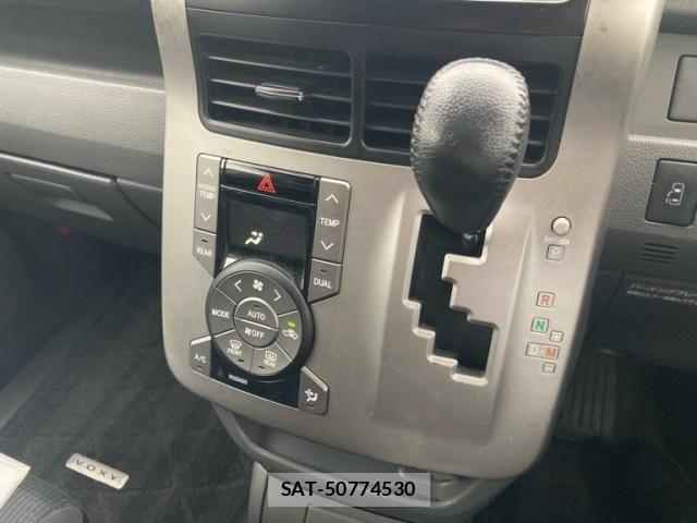 Toyota VOXY 2007-08 8851053-23