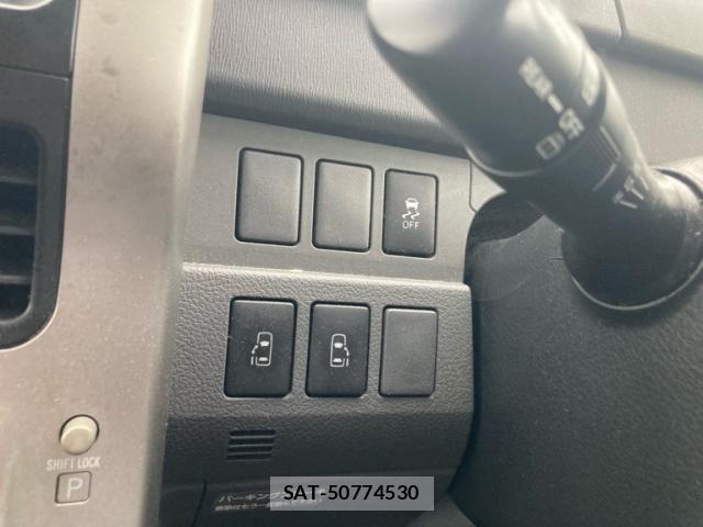 Toyota VOXY 2007-08 8851053-24