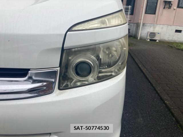 Toyota VOXY 2007-08 8851053-3