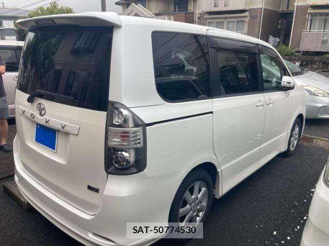 Toyota VOXY 2007-08 8851053-5