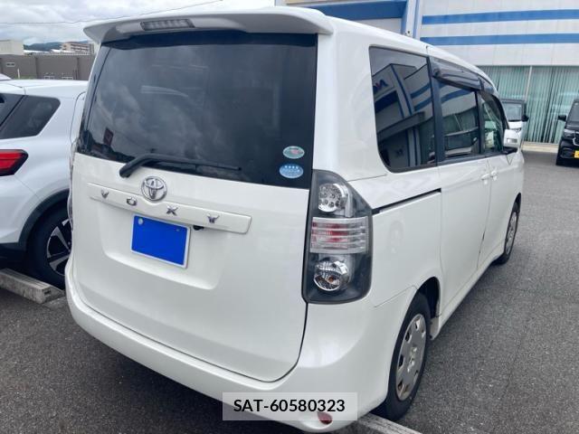 Toyota VOXY 2008-03 8851052-4