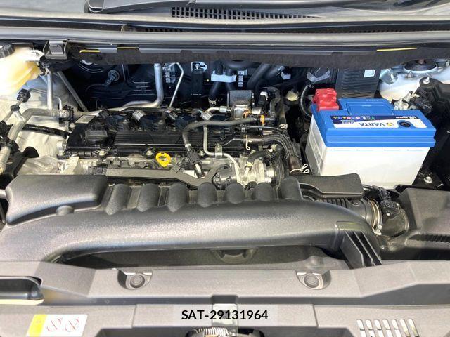 Toyota VOXY 2022-03 8851025-17