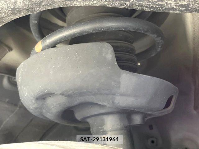 Toyota VOXY 2022-03 8851025-19