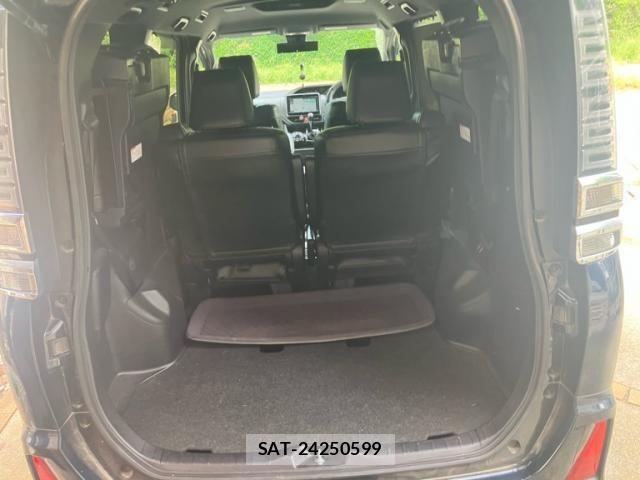 Toyota VOXY 2018-02 8851037-9