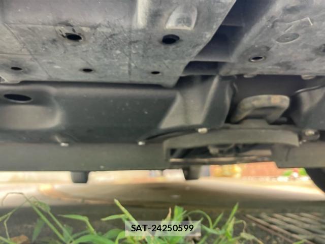 Toyota VOXY 2018-02 8851037-11