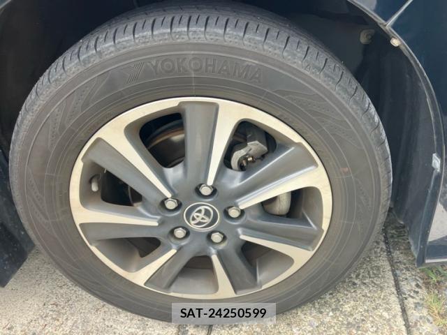 Toyota VOXY 2018-02 8851037-14