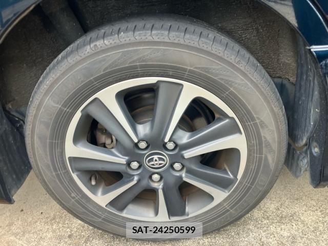 Toyota VOXY 2018-02 8851037-15