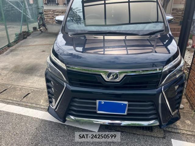 Toyota VOXY 2018-02 8851037-1