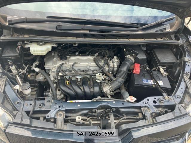 Toyota VOXY 2018-02 8851037-21