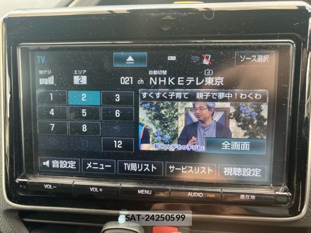 Toyota VOXY 2018-02 8851037-23