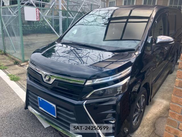 Toyota VOXY 2018-02 8851037-2