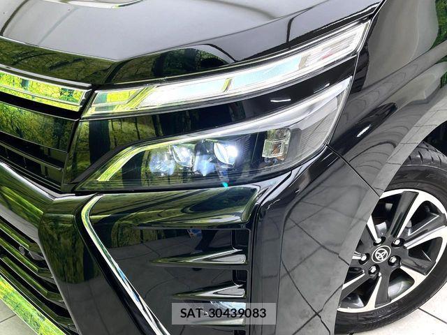 Toyota VOXY 2019-06 8851033-12