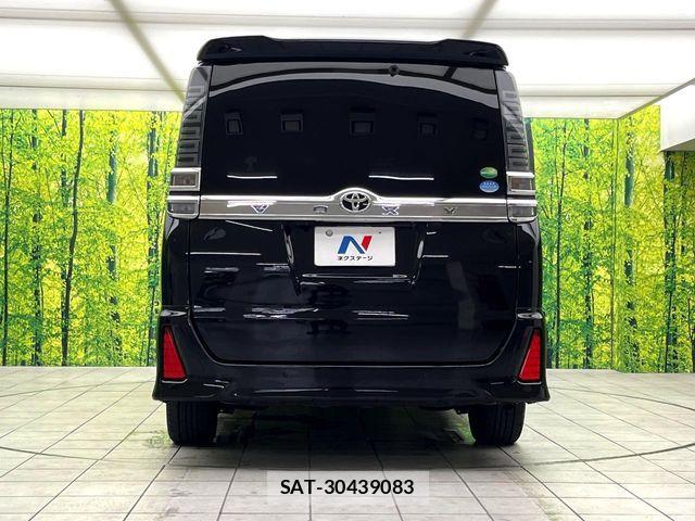 Toyota VOXY 2019-06 8851033-15