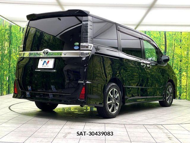 Toyota VOXY 2019-06 8851033-17