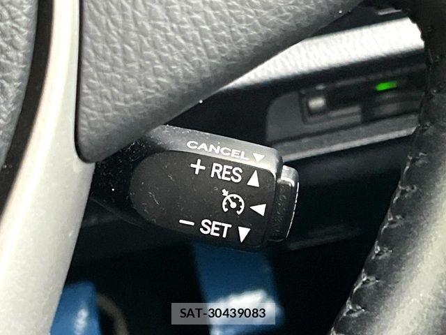 Toyota VOXY 2019-06 8851033-5
