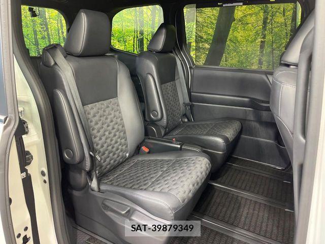 Toyota VOXY 2023-08 8851026-11