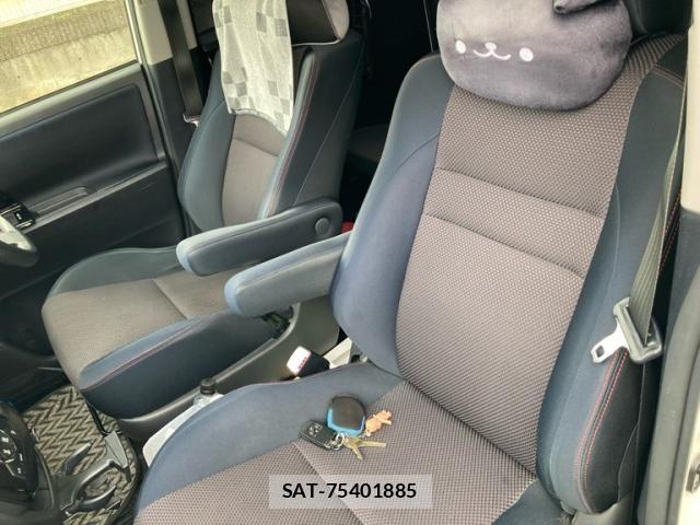 Toyota VOXY 2011-10 8872380-9