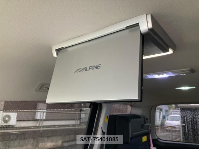 Toyota VOXY 2011-10 8872380-10