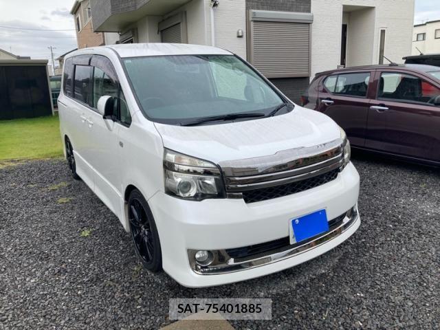 Toyota VOXY 2011-10 8872380-1