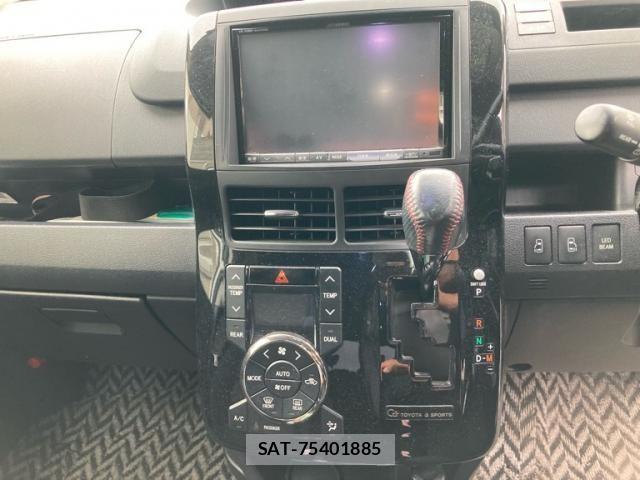 Toyota VOXY 2011-10 8872380-19