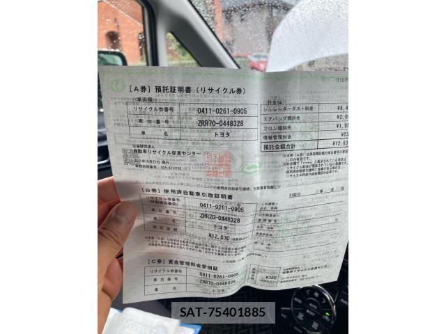 Toyota VOXY 2011-10 8872380-25