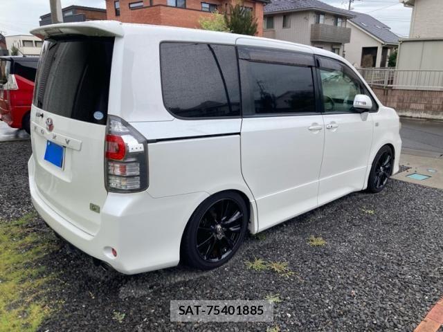 Toyota VOXY 2011-10 8872380-2