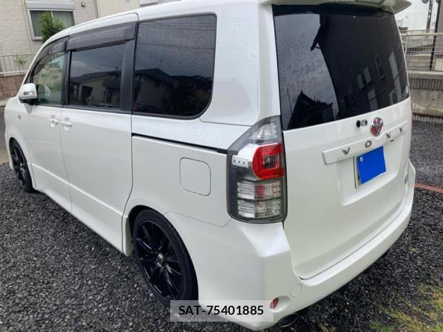 Toyota VOXY 2011-10 8872380-3