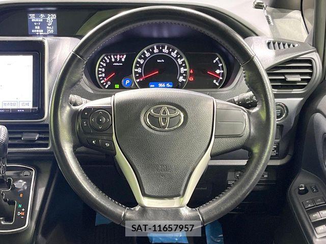 Toyota VOXY 2014-02 8872379-11