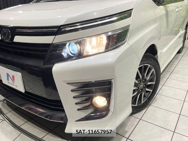Toyota VOXY 2014-02 8872379-12