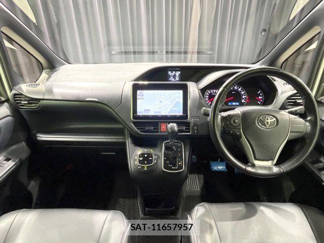 Toyota VOXY 2014-02 8872379-1