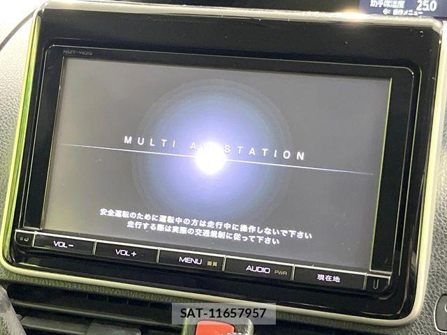 Toyota VOXY 2014-02 8872379-2