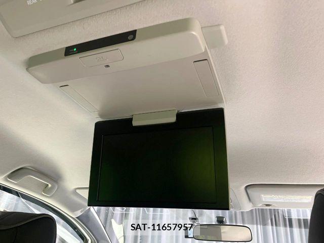 Toyota VOXY 2014-02 8872379-4