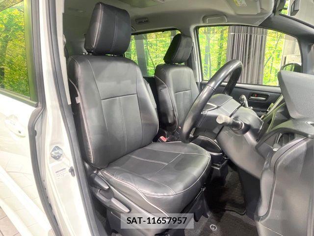 Toyota VOXY 2014-02 8872379-7