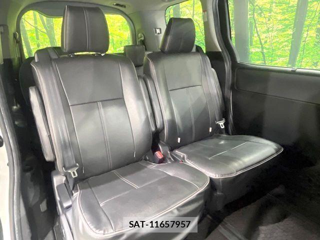 Toyota VOXY 2014-02 8872379-8
