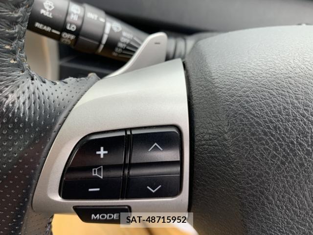 Toyota VOXY 2011-11 8872378-9