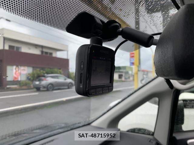 Toyota VOXY 2011-11 8872378-12