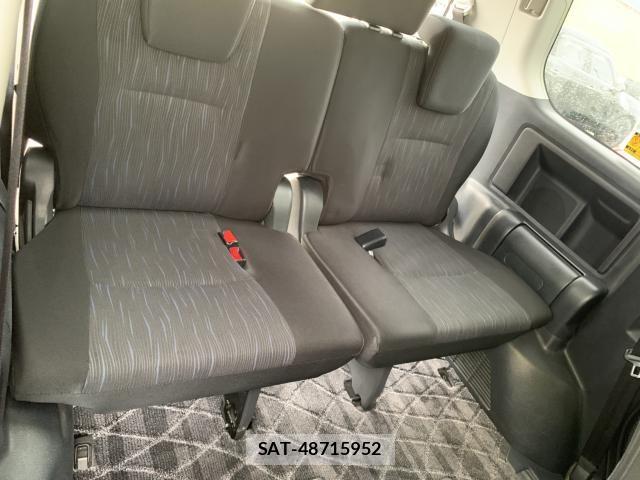 Toyota VOXY 2011-11 8872378-21