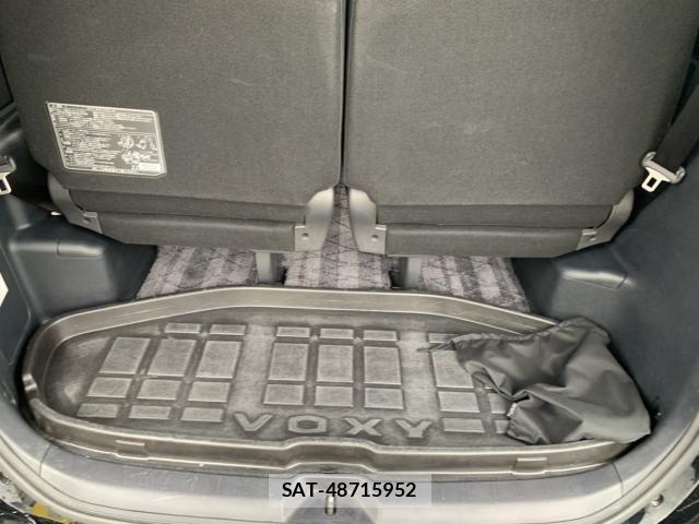 Toyota VOXY 2011-11 8872378-22