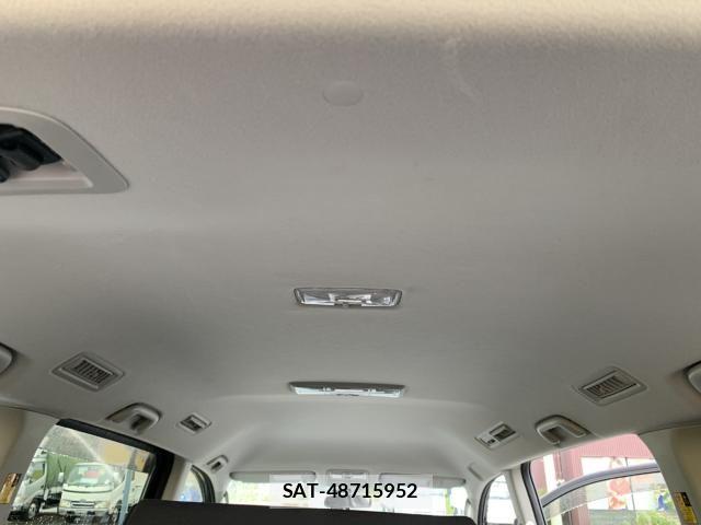 Toyota VOXY 2011-11 8872378-23