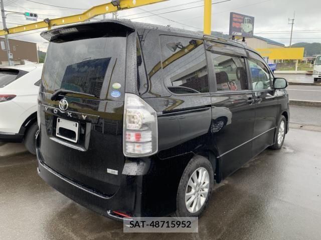 Toyota VOXY 2011-11 8872378-3