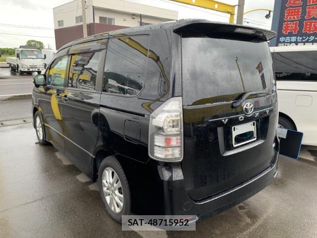 Toyota VOXY 2011-11 8872378-5
