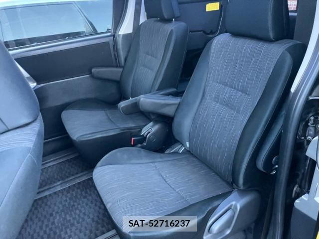 Toyota VOXY 2011-09 8872381-9