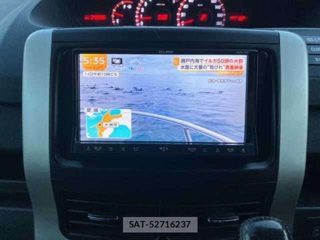 Toyota VOXY 2011-09 8872381-18
