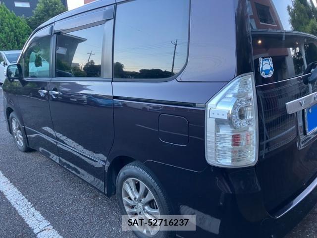 Toyota VOXY 2011-09 8872381-1