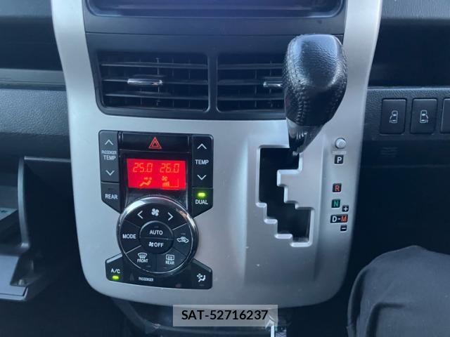 Toyota VOXY 2011-09 8872381-20