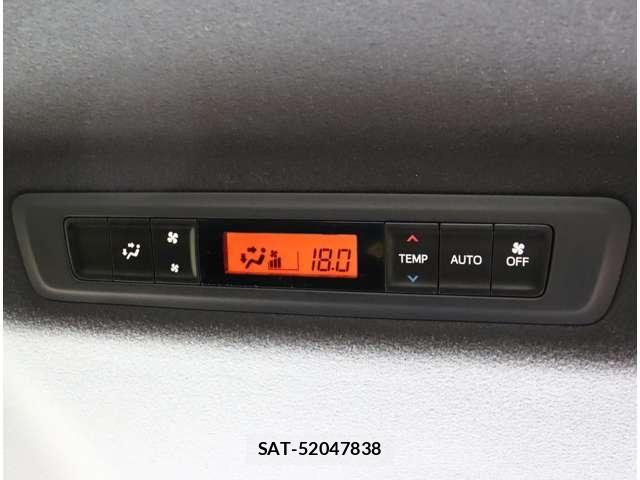 Toyota VOXY 2021-08 8882871-7
