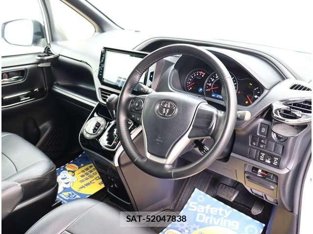 Toyota VOXY 2021-08 8882871-16
